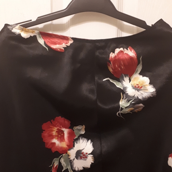 LADIES BEECHERS BROOK BLACK FLORAL SKIRT - Picture 2 of 8